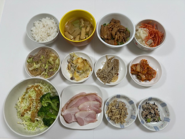 小皿に盛った料理