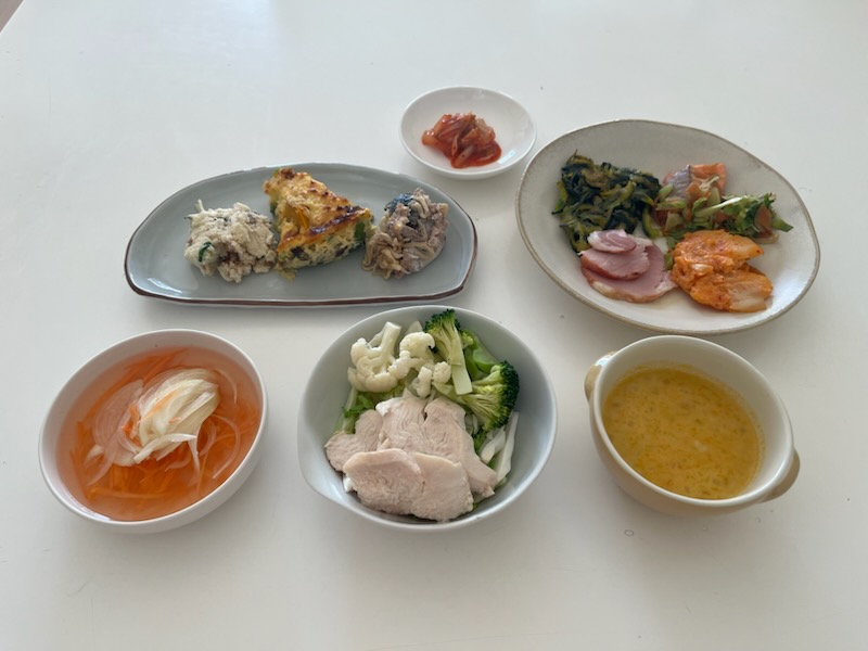 小皿に盛った料理