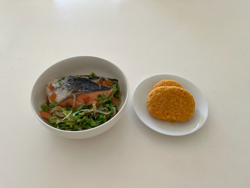 鮭の野菜添え、コロッケ
