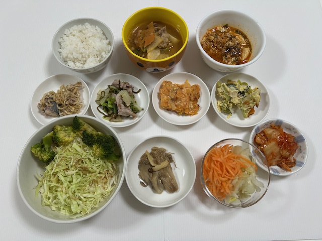 小皿に盛った料理