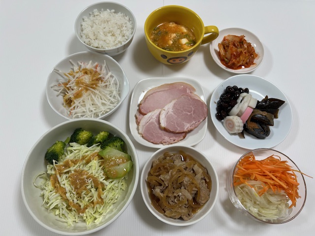 小皿に盛った料理