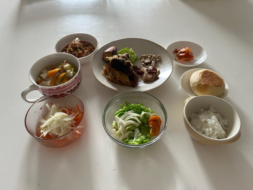 小皿に盛った料理