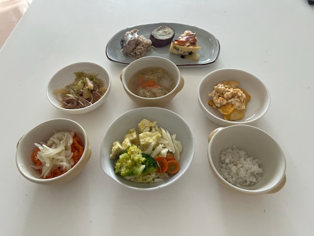 小皿に盛った料理