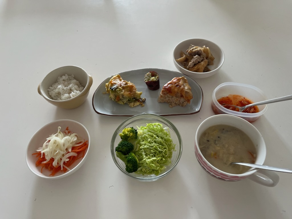 小皿に盛った料理