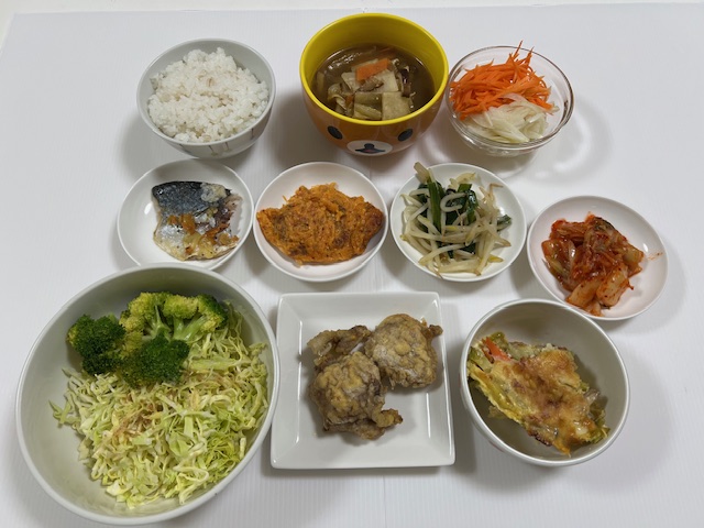 小皿に盛った料理