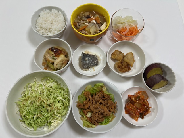 小皿に盛った料理