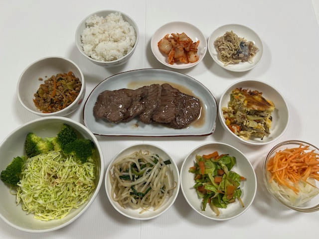 小皿に盛った料理