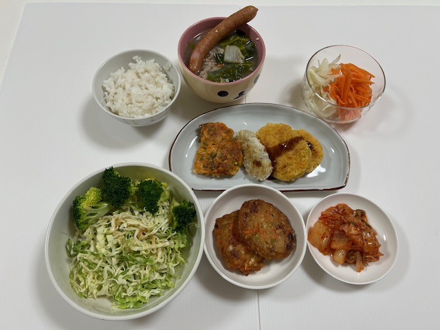 小皿に盛った料理