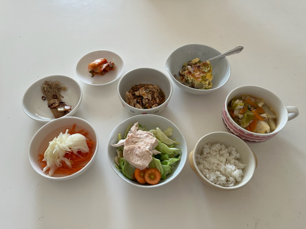 小皿に盛った料理