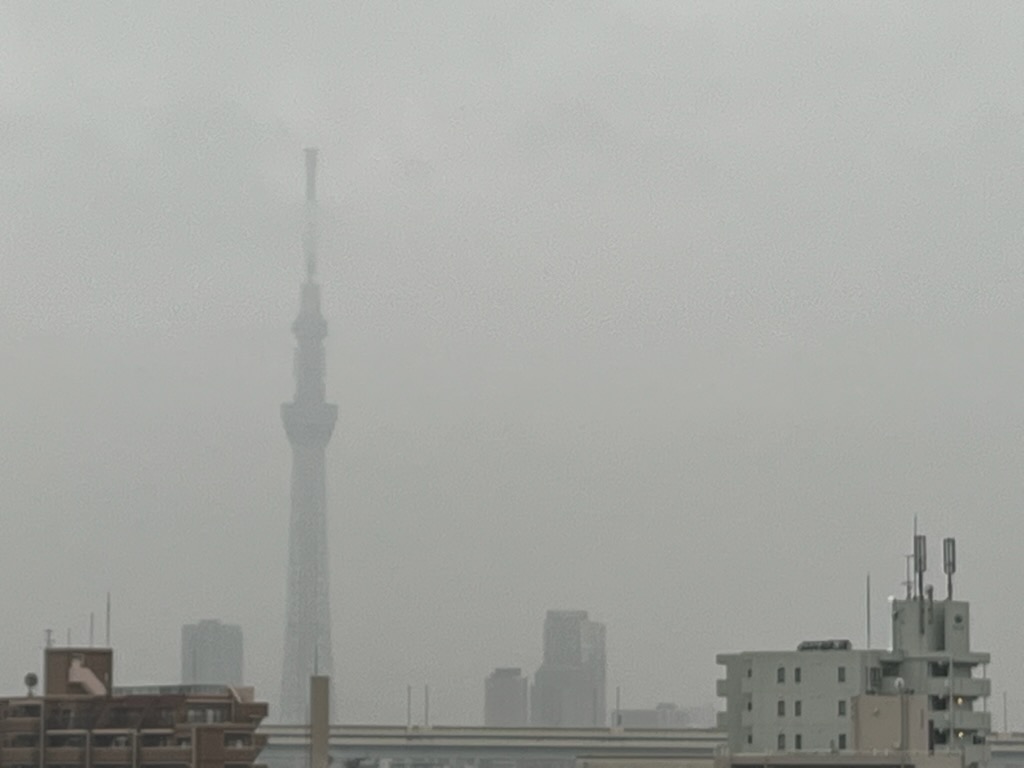 雲の中のスカイツリー