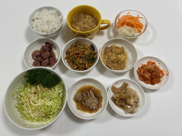 小皿に盛った料理