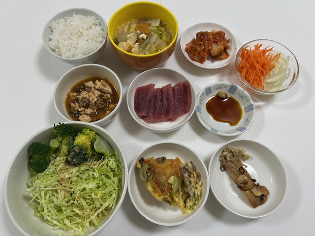 小皿に盛った料理