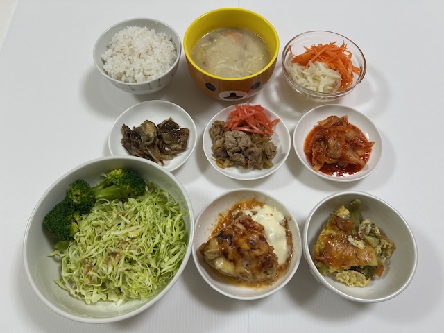 小皿に盛った料理