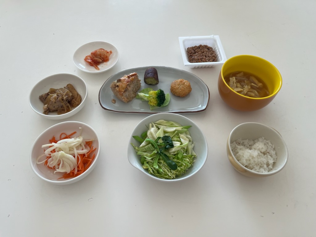 小皿に盛った料理