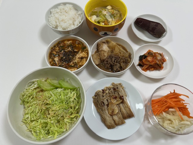 小皿に盛った料理