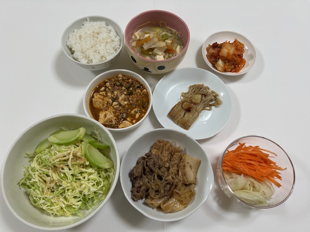 小皿に盛った料理