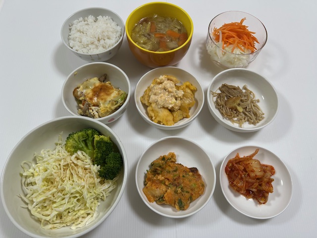 小皿に盛った料理