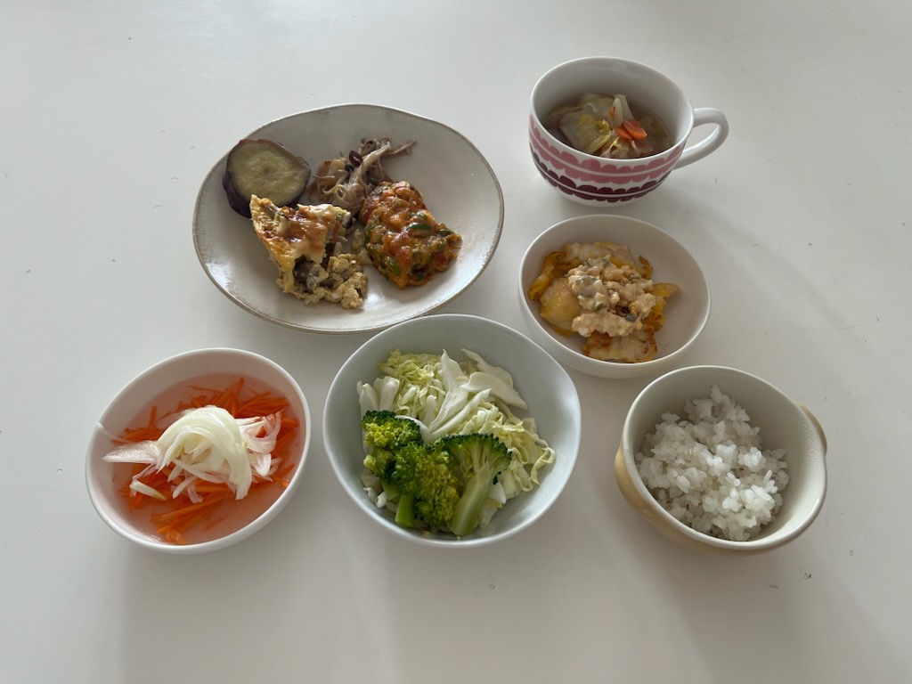 小皿に盛った料理