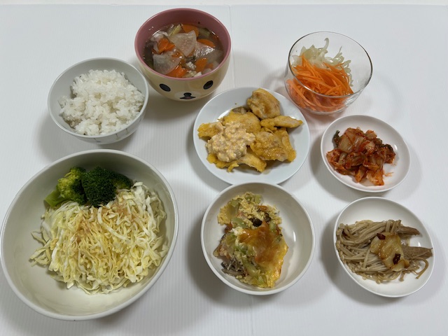 小皿に盛った料理