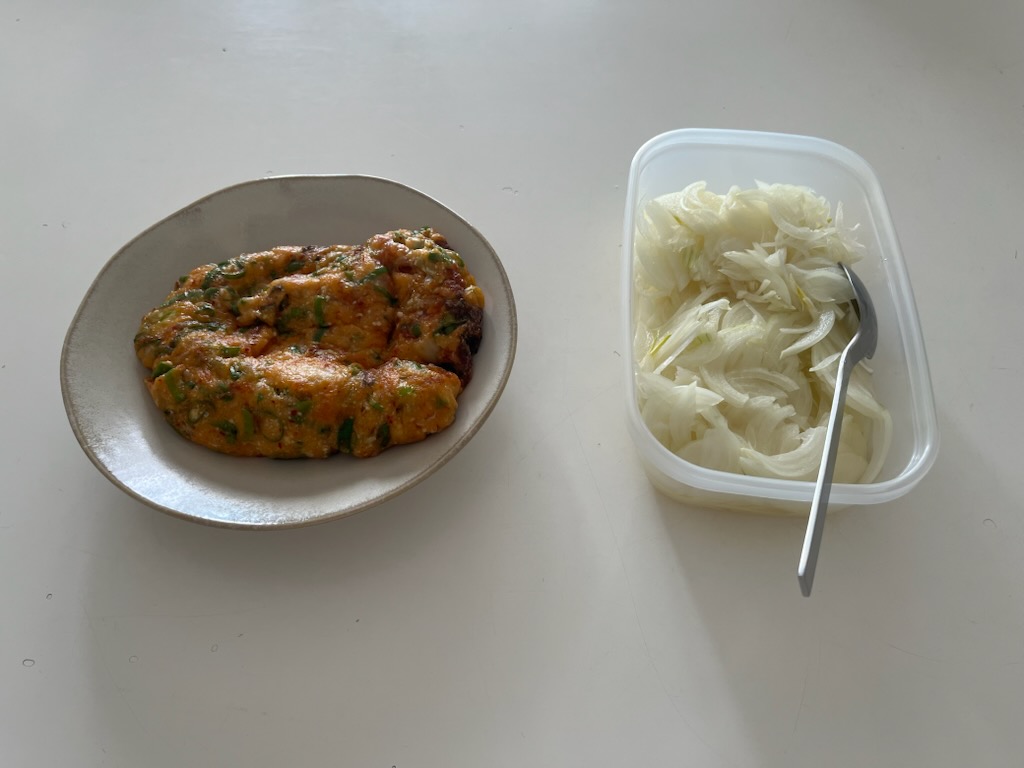 豆腐とキムチのチヂミ。酢たまねぎ