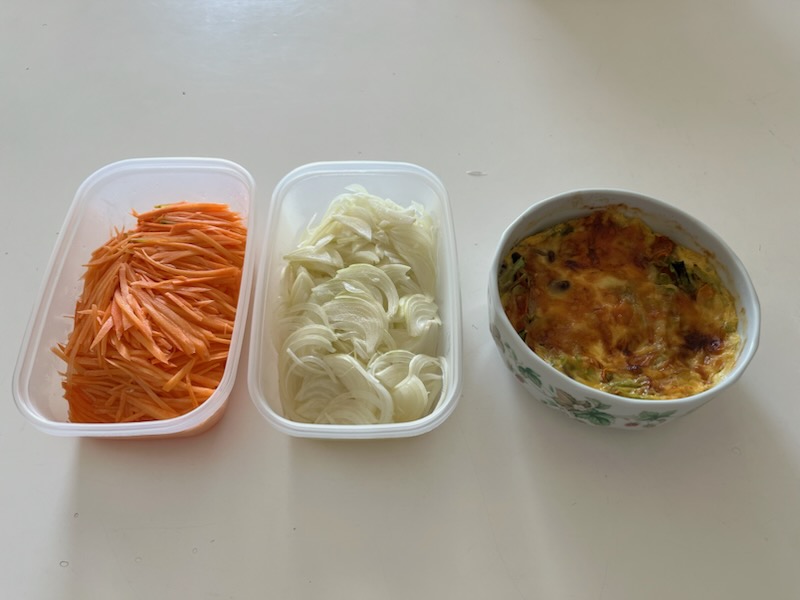 酢にんじん、酢たまねぎ、皮なしキッシュ