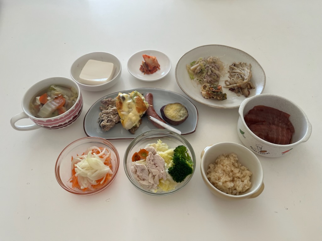 小皿に盛った料理