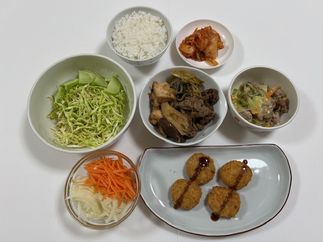 小皿に盛った料理