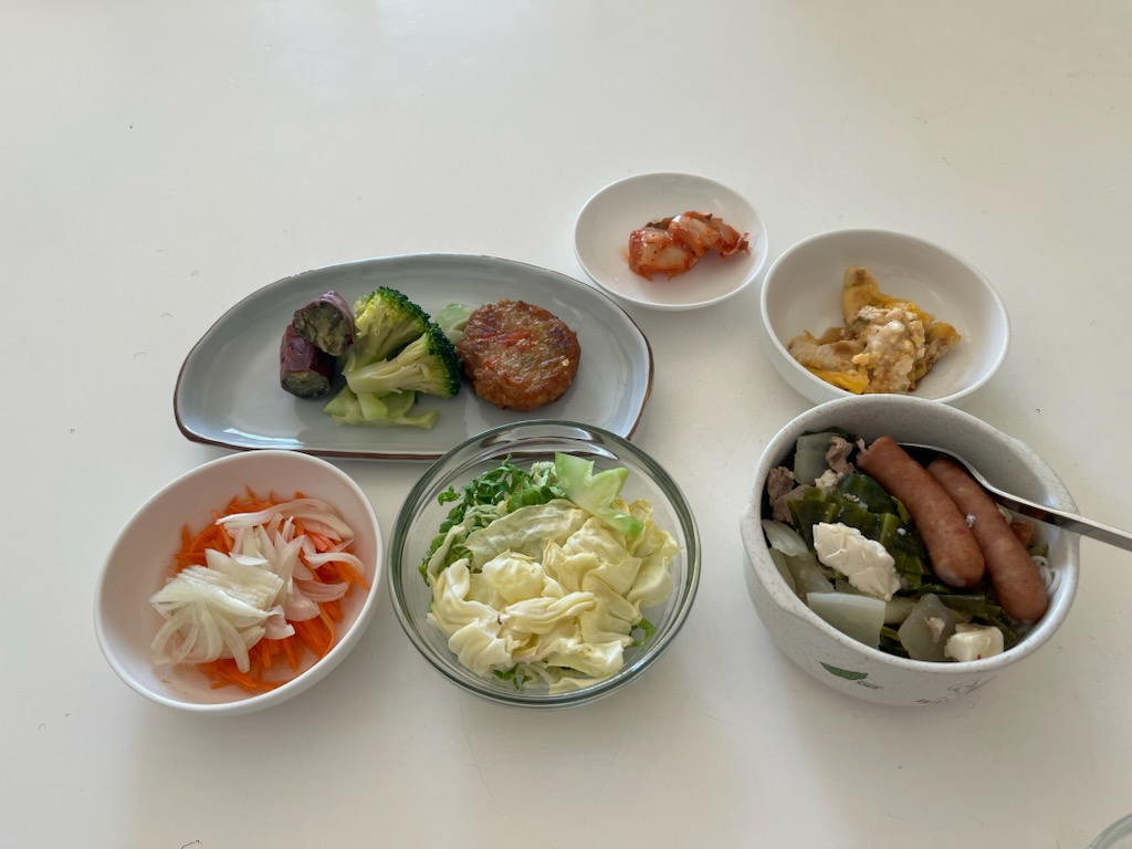 小皿に盛った料理