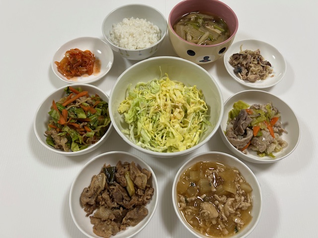 小皿に盛った料理