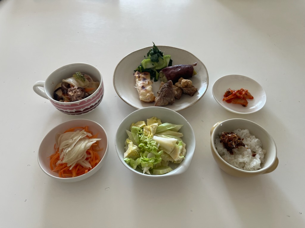 小皿に盛った料理