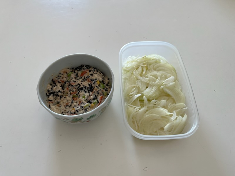 豆腐とひじきのカラフルサラダ、酢たまねぎ