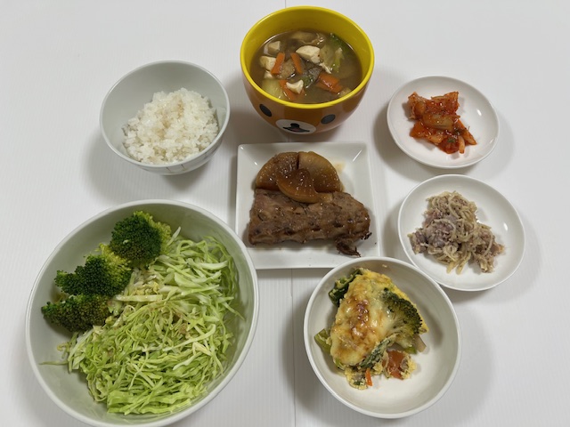 小皿に盛った料理