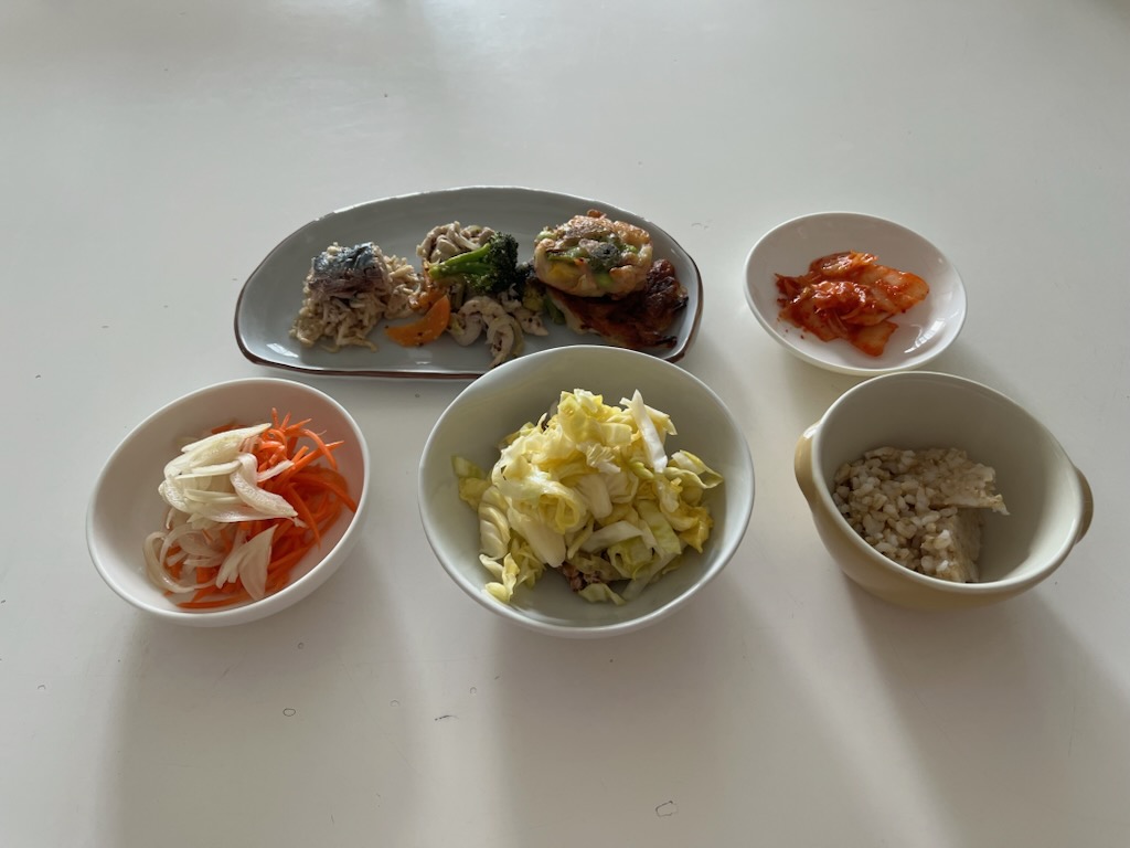 小皿に盛った料理