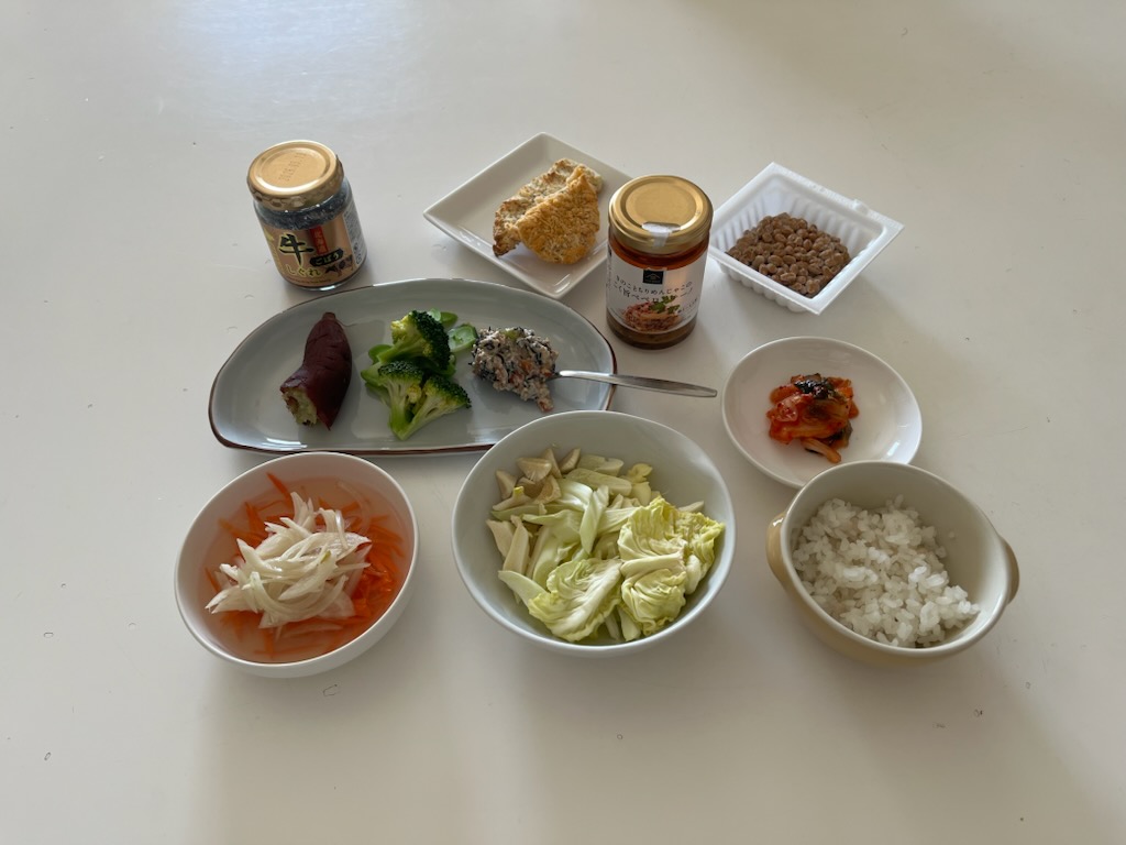 小皿に盛った料理