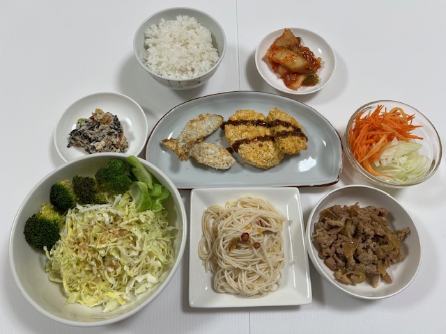 小皿に盛った料理