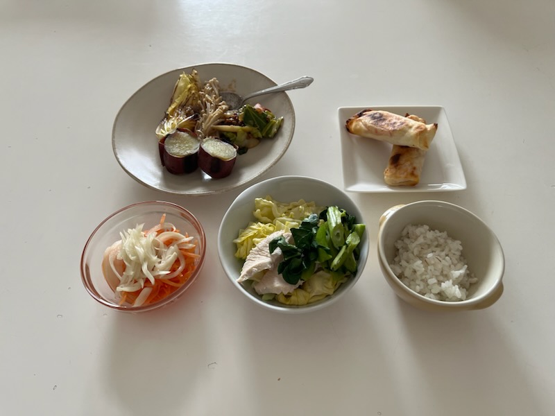 小皿に盛った料理
