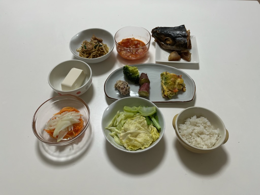 小皿に盛った料理