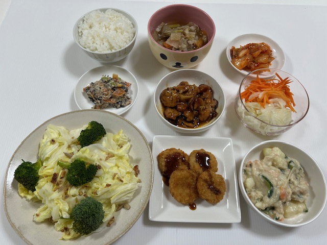 小皿に盛った料理