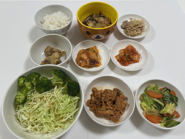 小皿に盛った料理