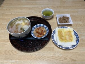 小皿に盛った料理