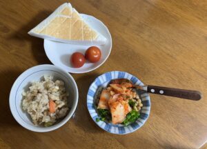 小皿に盛った料理