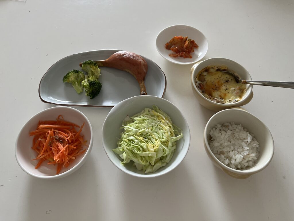 小皿に盛った料理