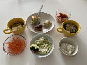 小皿に盛った料理