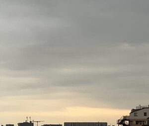 明るくなった朝の空