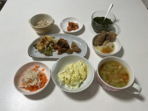 小皿に盛った料理