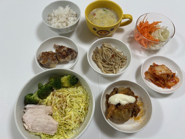 小皿に盛った料理