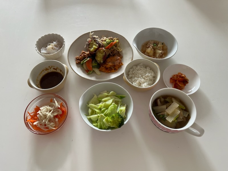 小皿に盛った料理