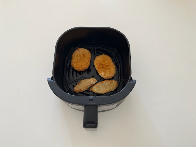 加熱したコロッケとアジフライ