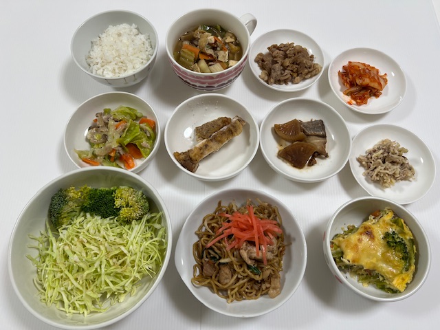 小皿に盛った料理