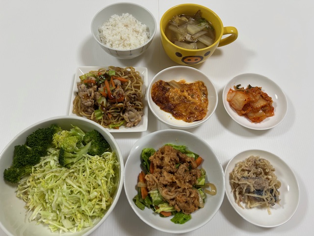 小皿に盛った料理